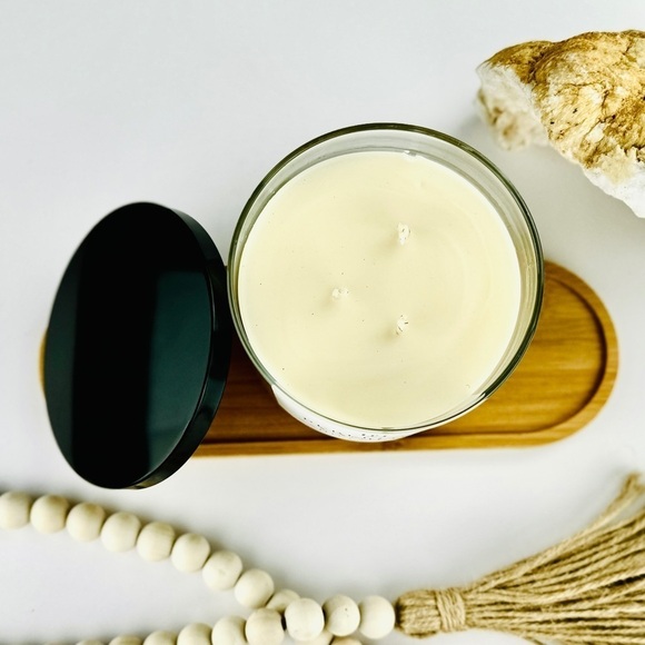 Perfectly Vanilla 9oz Candle‎ with notes of Buttercream,Vanilla & Bourbon - Picture 4 of 6